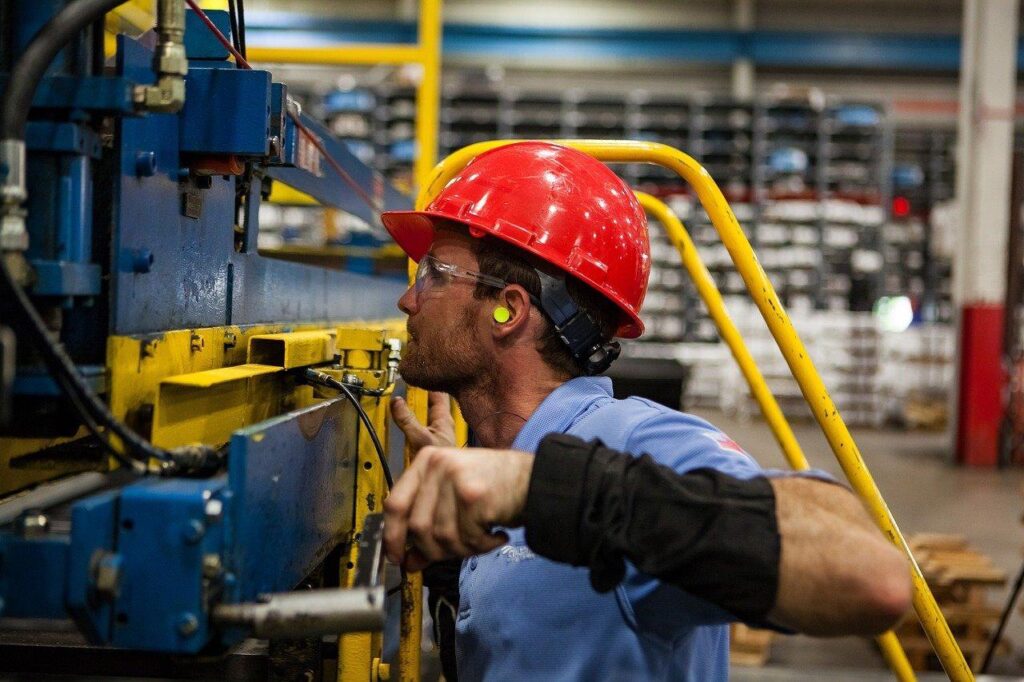 5 Ways Manufacturing Staffing Can Improve Your Business Efficiency
