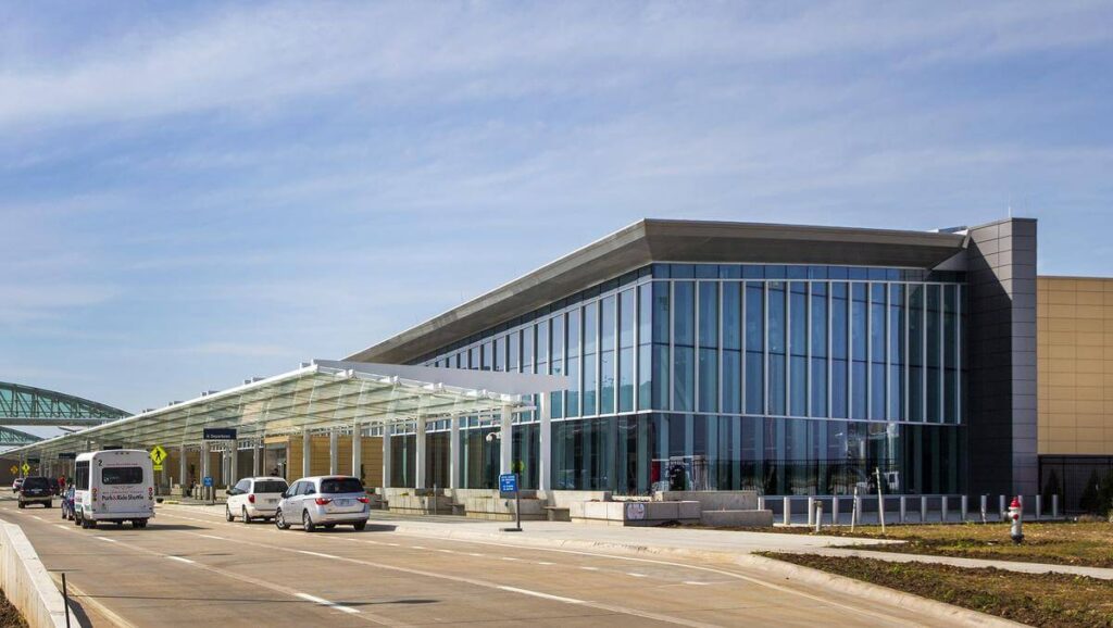 Eisenhower Airport (ICT)